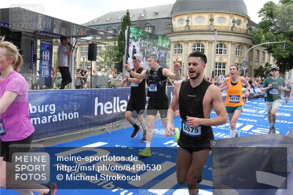 29.06.2025 - hella hamburg halbmarathon Michael Strokosch http://msf.ph/oto/8490530 29.06.2025 10:45:16 Ziel 2188, 2270, 6054, 6375, 6575, 6819, 7087, 9302, 10064, 12783, 15563, 15636, 15651, 15741, 15760, 16513, 16685, 16689, 17120, 17960, 18346, 18718 meine-sportfotos.de
