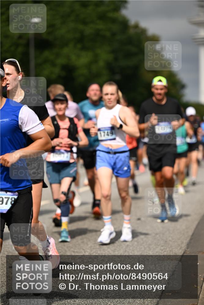 29.06.2025 - hella hamburg halbmarathon Dr. Thomas Lammeyer http://msf.ph/oto/8490564 29.06.2025 10:21:52 Kennedybrücke 1015, 1156, 1204, 1274, 1458, 1554, 1622, 1749, 1795, 2094, 2147, 2259, 2548, 2931, 3138, 3292, 4218, 4852, 5002, 5004, 5294, 6254, 6336, 7011, 7094, 7258, 7641, 8144, 8351, 8433, 8607, 9400, 9798, 9848, 10509, 10677, 11275, 11372 meine-sportfotos.de