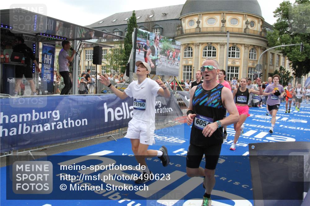29.06.2025 - hella hamburg halbmarathon Michael Strokosch http://msf.ph/oto/8490623 29.06.2025 10:45:20 Ziel 2188, 2367, 2470, 5706, 6054, 6375, 9105, 10064, 12783, 15563, 15636, 15651, 15741, 15760, 16513 meine-sportfotos.de
