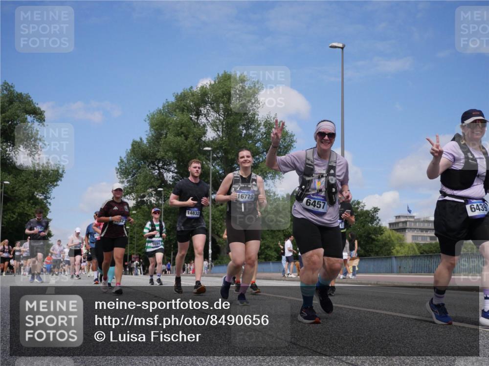 29.06.2025 - hella hamburg halbmarathon Luisa Fischer http://msf.ph/oto/8490656 29.06.2025 11:28:11 Kennedybrücke 7145, 5594, 14832, 16779, 6457, 6439, 4621, 5594, 6439, 6457, 6653, 6685, 7145, 10323 meine-sportfotos.de