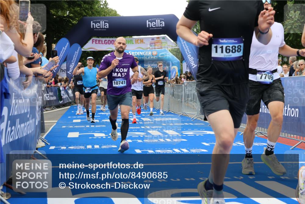 29.06.2025 - hella hamburg halbmarathon Strokosch-Dieckow http://msf.ph/oto/8490685 29.06.2025 10:45:04 Ziel 1171, 1424, 2270, 3917, 4997, 6266, 6575, 6819, 7087, 7709, 7843, 9302, 9710, 10313, 10741, 11688, 13919, 15334, 15365, 15651, 16058, 16685, 16689, 17120, 17381, 17544, 17960, 18346, 18718 meine-sportfotos.de