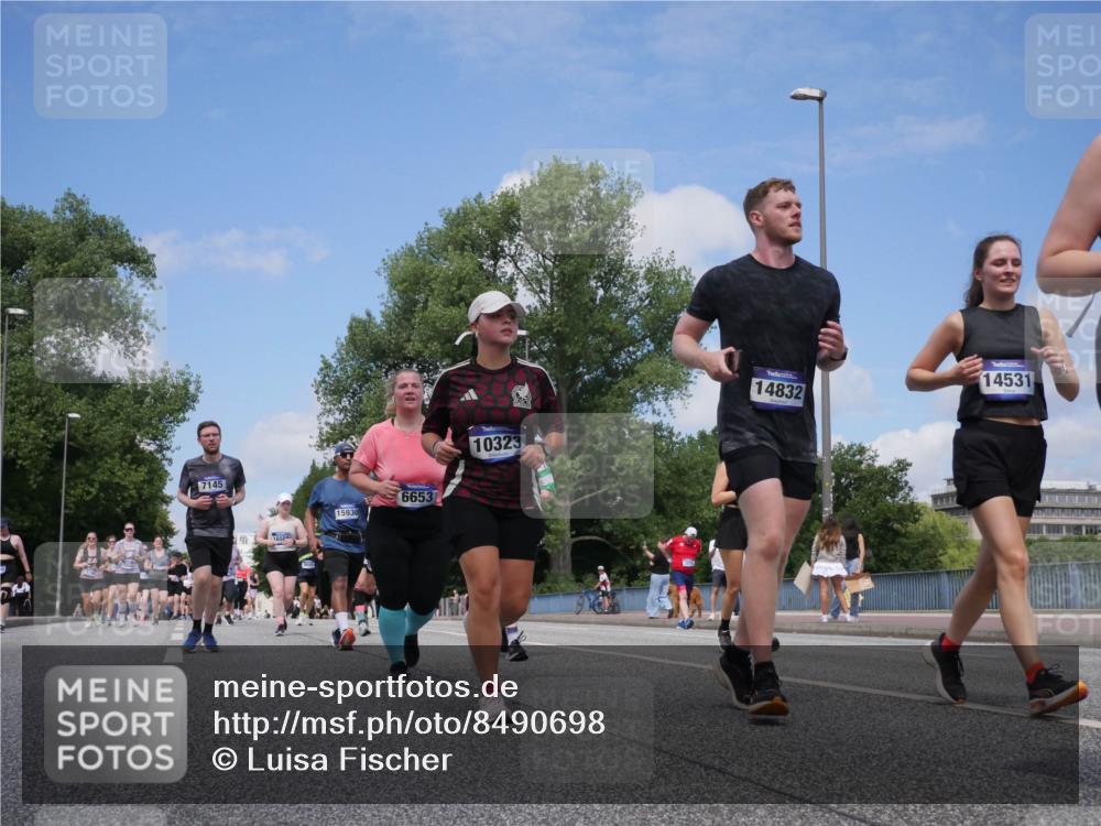 29.06.2025 - hella hamburg halbmarathon Luisa Fischer http://msf.ph/oto/8490698 29.06.2025 11:28:13 Kennedybrücke 7145, 1652, 15930, 6653, 10323, 14832, 14531, 4621, 5594, 6439, 6457, 6653, 6685, 7145, 10323 meine-sportfotos.de