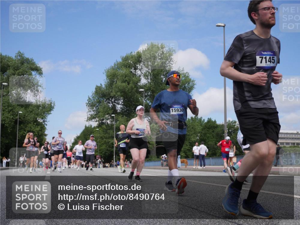 29.06.2025 - hella hamburg halbmarathon Luisa Fischer http://msf.ph/oto/8490764 29.06.2025 11:28:17 Kennedybrücke 6685, 58, 15930, 7145, 4811, 5594, 6653, 6685, 7107, 7145, 10323 meine-sportfotos.de