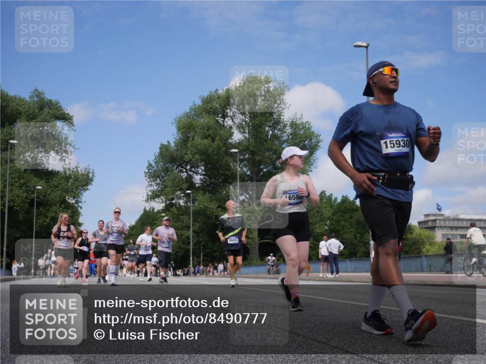 29.06.2025 - hella hamburg halbmarathon Luisa Fischer http://msf.ph/oto/8490777 29.06.2025 11:28:18 Kennedybrücke 15198, 6685, 1658, 15930, 4810, 4811, 5594, 6653, 6685, 7107, 7145, 10323 meine-sportfotos.de