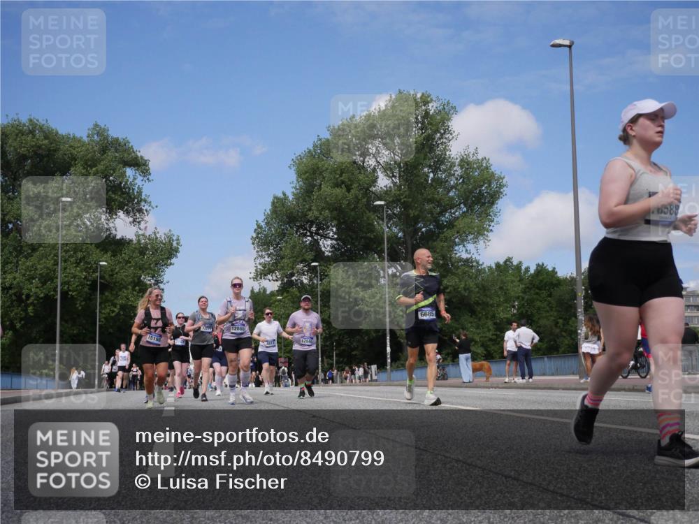 29.06.2025 - hella hamburg halbmarathon Luisa Fischer http://msf.ph/oto/8490799 29.06.2025 11:28:19 Kennedybrücke 15198, 7107, 13277, 12080, 12846, 4811, 6685, 0588, 1162, 3250, 4810, 4811, 5594, 6685, 7107, 7145 meine-sportfotos.de