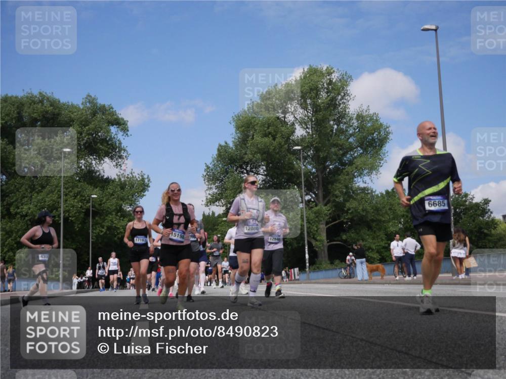 29.06.2025 - hella hamburg halbmarathon Luisa Fischer http://msf.ph/oto/8490823 29.06.2025 11:28:21 Kennedybrücke 430, 5198, 17163, 12080, 12846, 6685, 1162, 3250, 4810, 4811, 6685, 7107, 7145 meine-sportfotos.de