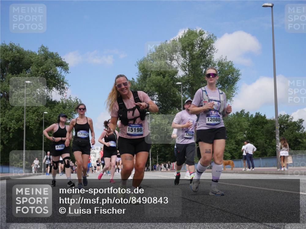 29.06.2025 - hella hamburg halbmarathon Luisa Fischer http://msf.ph/oto/8490843 29.06.2025 11:28:22 Kennedybrücke 4300, 17163, 7107, 15198, 21, 17, 12846, 12080, 21, 1, 1162, 3250, 4300, 4810, 4811, 6685, 7107 meine-sportfotos.de