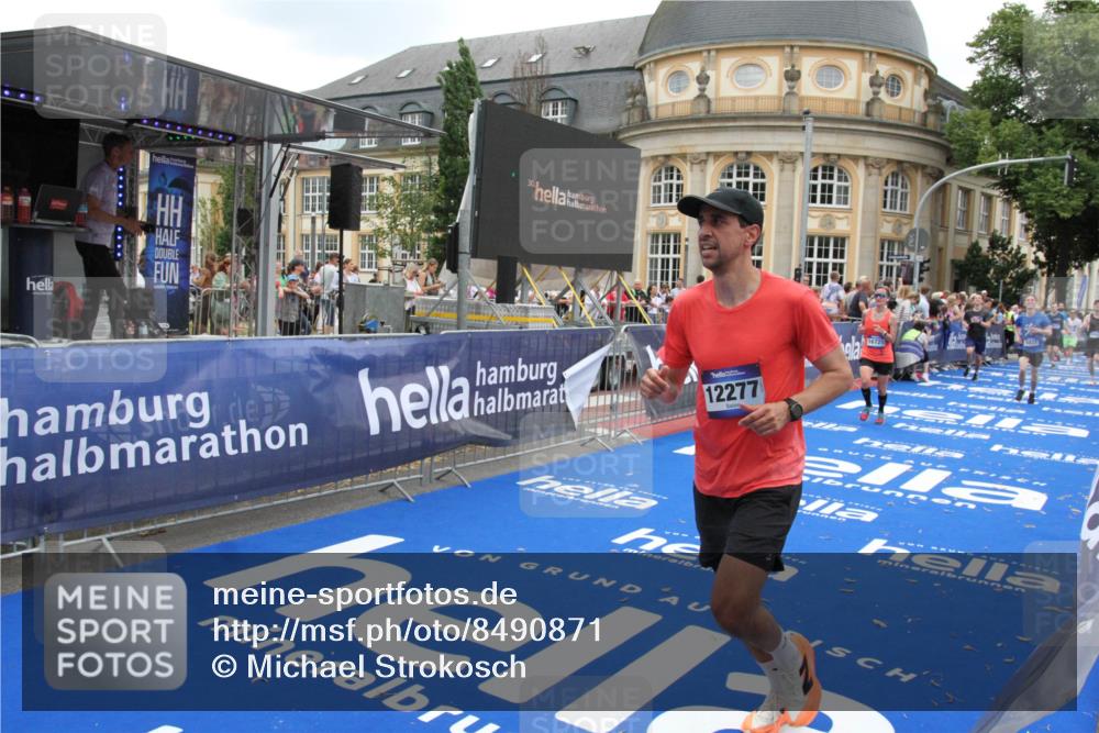 29.06.2025 - hella hamburg halbmarathon Michael Strokosch http://msf.ph/oto/8490871 29.06.2025 10:45:33 Ziel 2138, 2415, 5623, 6831, 8374, 12277, 12643, 14062, 16725, 18407, 18638 meine-sportfotos.de