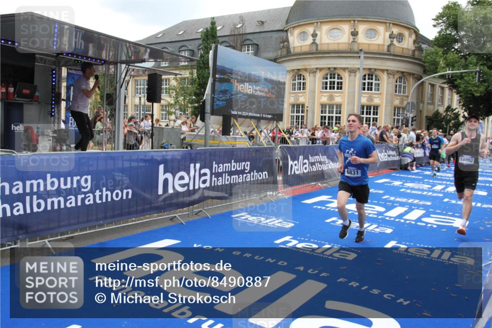 29.06.2025 - hella hamburg halbmarathon Michael Strokosch http://msf.ph/oto/8490887 29.06.2025 10:45:36 Ziel 2138, 2415, 5623, 6831, 8374, 8668, 11291, 11495, 12154, 14062, 15666, 16725, 18878 meine-sportfotos.de
