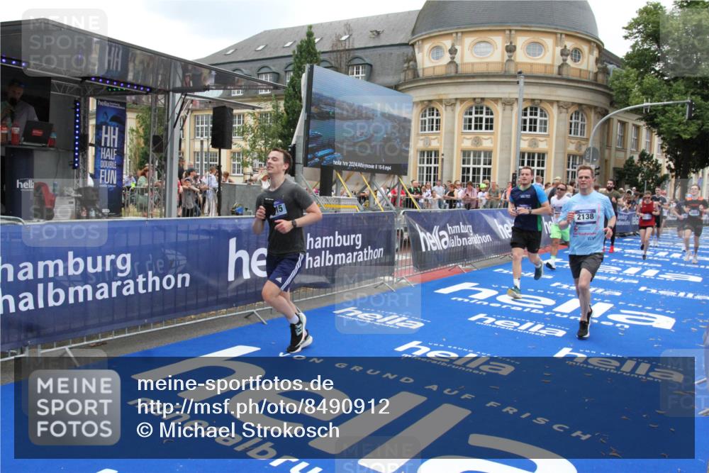 29.06.2025 - hella hamburg halbmarathon Michael Strokosch http://msf.ph/oto/8490912 29.06.2025 10:45:38 Ziel 2138, 2415, 5623, 6831, 8374, 8668, 11291, 11495, 12154, 14062, 14764, 15666, 17674, 18862, 18878 meine-sportfotos.de
