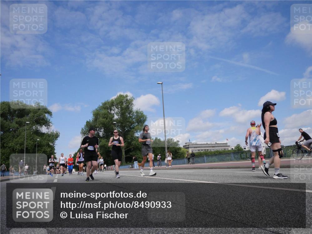 29.06.2025 - hella hamburg halbmarathon Luisa Fischer http://msf.ph/oto/8490933 29.06.2025 11:28:28 Kennedybrücke 13023, 13022, 1162, 3250, 4300, 4810, 4811, 7107, 9052 meine-sportfotos.de