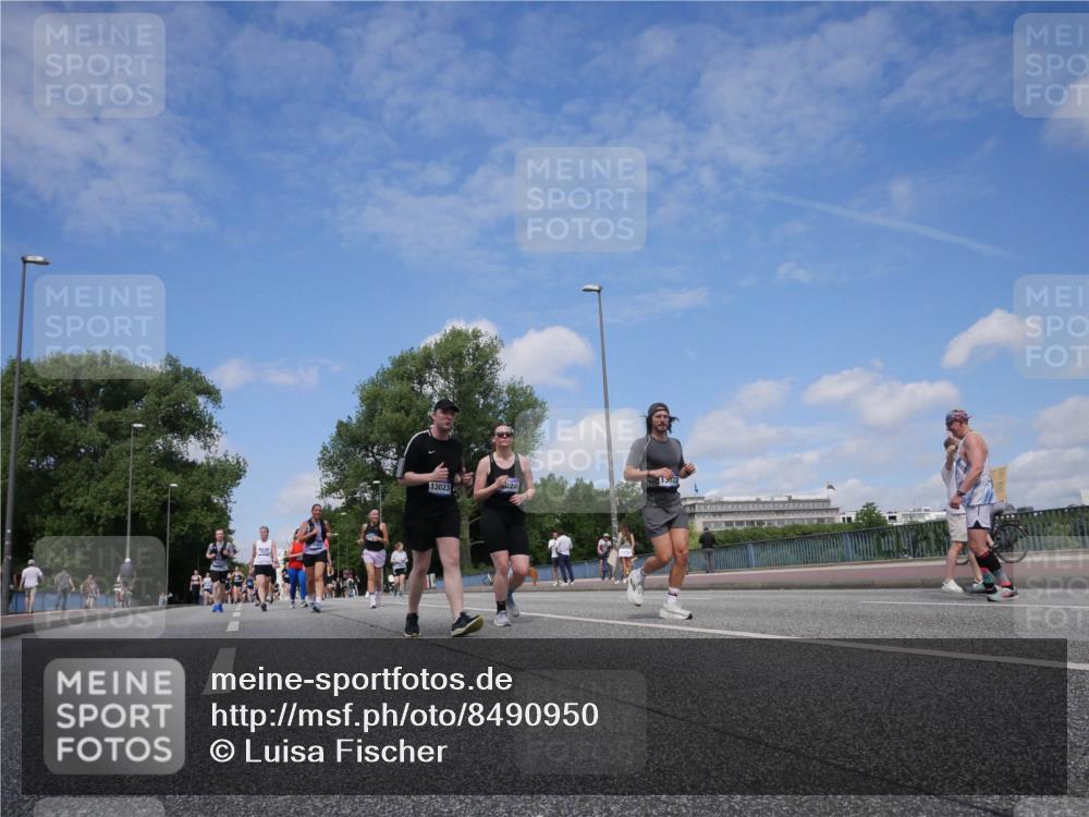 29.06.2025 - hella hamburg halbmarathon Luisa Fischer http://msf.ph/oto/8490950 29.06.2025 11:28:29 Kennedybrücke 13023, 5024, 1162, 3250, 4300, 4810, 4811, 5606, 7107, 9052 meine-sportfotos.de