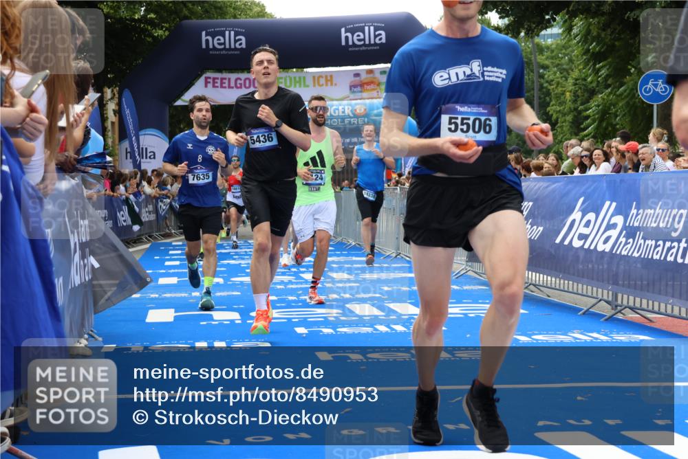 29.06.2025 - hella hamburg halbmarathon Strokosch-Dieckow http://msf.ph/oto/8490953 29.06.2025 10:43:27 Ziel 2653, 3928, 4080, 5124, 5436, 5506, 7635, 8664, 9931, 10237, 10246, 11648, 12623, 13348, 14484, 15921, 16338, 16720, 17391, 18274, 18513, 18775, 18810, 18942, 18987, 19009, 19051, 19229 meine-sportfotos.de