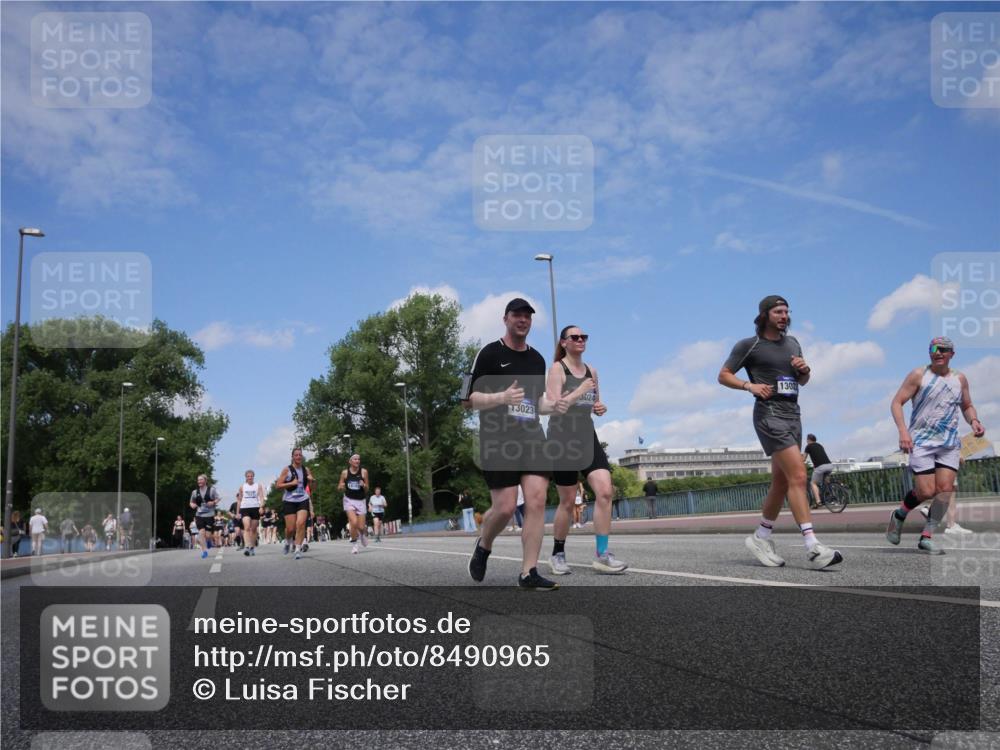 29.06.2025 - hella hamburg halbmarathon Luisa Fischer http://msf.ph/oto/8490965 29.06.2025 11:28:30 Kennedybrücke 3024, 3023, 13022, 1162, 3250, 4300, 4810, 5221, 5606, 7107, 7627, 9052 meine-sportfotos.de