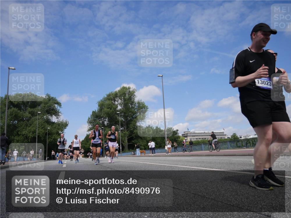 29.06.2025 - hella hamburg halbmarathon Luisa Fischer http://msf.ph/oto/8490976 29.06.2025 11:28:31 Kennedybrücke 18165, 18461, 7627, 13023, 1162, 3250, 4300, 4810, 5221, 5226, 5606, 7627, 9052 meine-sportfotos.de