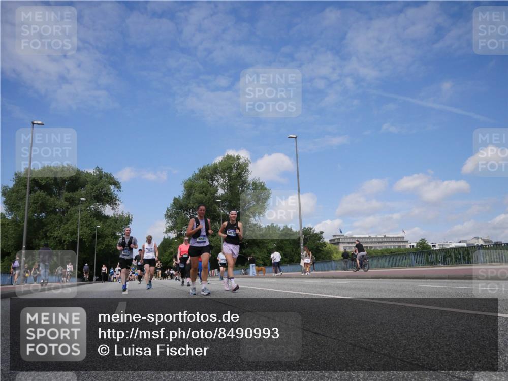 29.06.2025 - hella hamburg halbmarathon Luisa Fischer http://msf.ph/oto/8490993 29.06.2025 11:28:32 Kennedybrücke 7627, 18461, 18165, 1162, 3250, 4300, 5221, 5226, 5346, 5606, 7627, 9052 meine-sportfotos.de