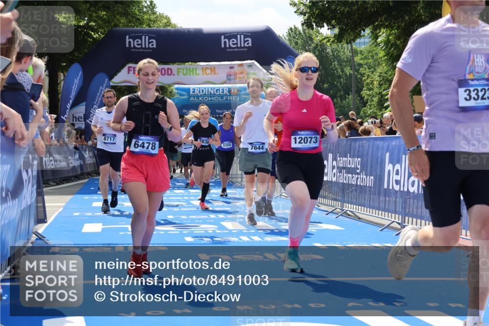 29.06.2025 - hella hamburg halbmarathon Strokosch-Dieckow http://msf.ph/oto/8491003 29.06.2025 11:30:33 Ziel 1235, 2838, 3323, 3341, 3358, 3430, 4289, 4580, 5147, 5406, 6195, 6243, 6444, 6478, 6570, 7644, 8595, 8717, 8855, 9289, 9927, 11672, 12073, 16659, 17043, 17312, 17344, 18097, 18158, 18390, 18860 meine-sportfotos.de
