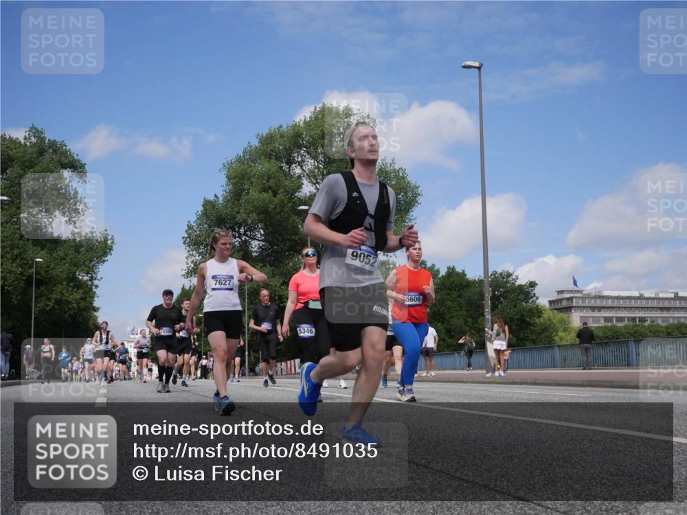 29.06.2025 - hella hamburg halbmarathon Luisa Fischer http://msf.ph/oto/8491035 29.06.2025 11:28:35 Kennedybrücke 10388, 7627, 5346, 9052, 5606, 3942, 4300, 5221, 5226, 5346, 5606, 7226, 7313, 7627, 9052, 10388 meine-sportfotos.de