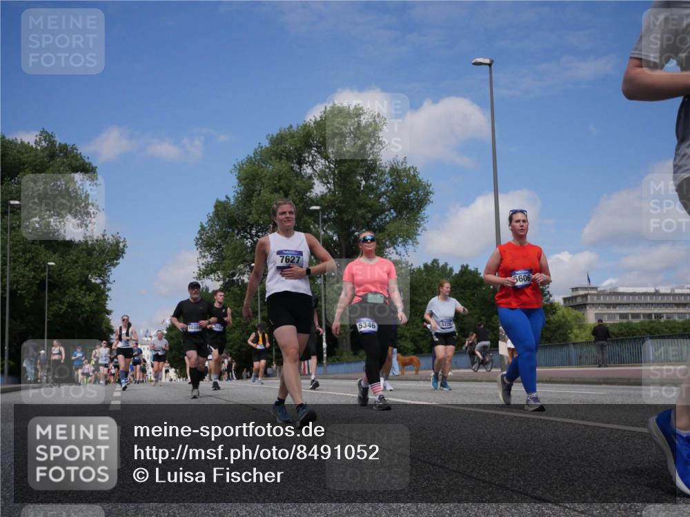 29.06.2025 - hella hamburg halbmarathon Luisa Fischer http://msf.ph/oto/8491052 29.06.2025 11:28:36 Kennedybrücke 10388, 7627, 5346, 5226, 5606, 3942, 5221, 5226, 5346, 5606, 7226, 7313, 7627, 9052, 10388 meine-sportfotos.de