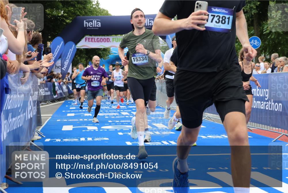 29.06.2025 - hella hamburg halbmarathon Strokosch-Dieckow http://msf.ph/oto/8491054 29.06.2025 10:45:02 Ziel 1171, 1424, 1520, 2270, 2890, 3917, 4997, 6266, 6575, 6819, 7709, 7843, 9030, 9302, 9710, 10313, 10741, 11688, 13919, 15334, 15365, 16058, 16685, 16689, 17381, 17382, 17544, 17960, 18055 meine-sportfotos.de