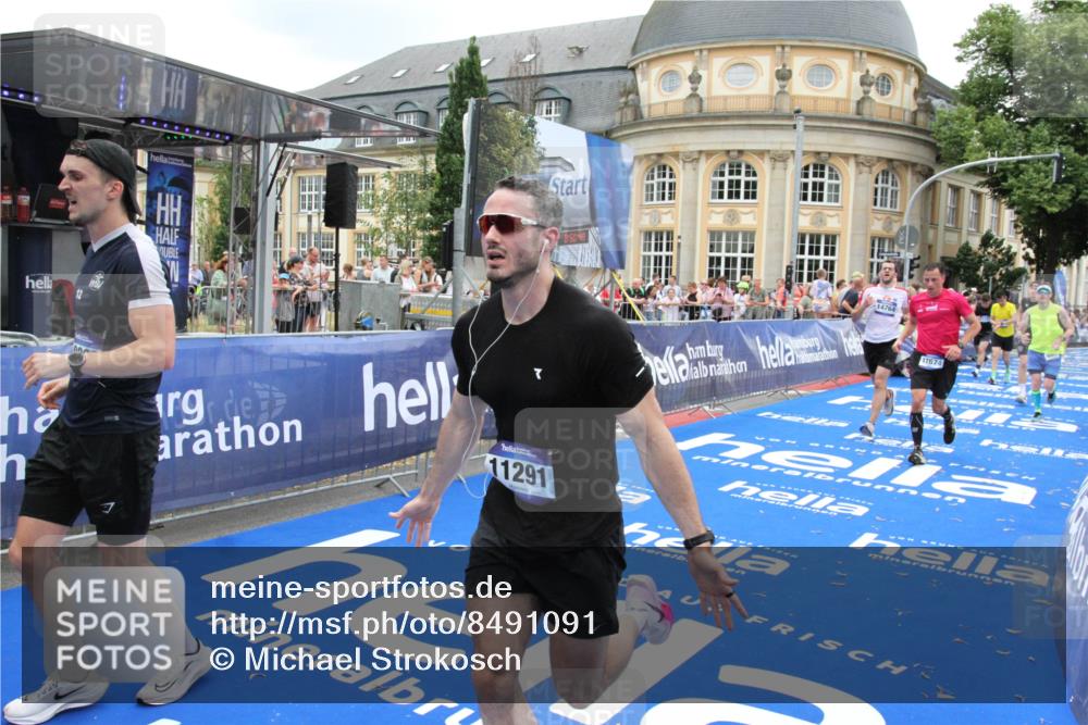 29.06.2025 - hella hamburg halbmarathon Michael Strokosch http://msf.ph/oto/8491091 29.06.2025 10:45:44 Ziel 5047, 6071, 6711, 11291, 11495, 12154, 14764, 15666, 16617, 17332, 17674, 18862, 18878 meine-sportfotos.de