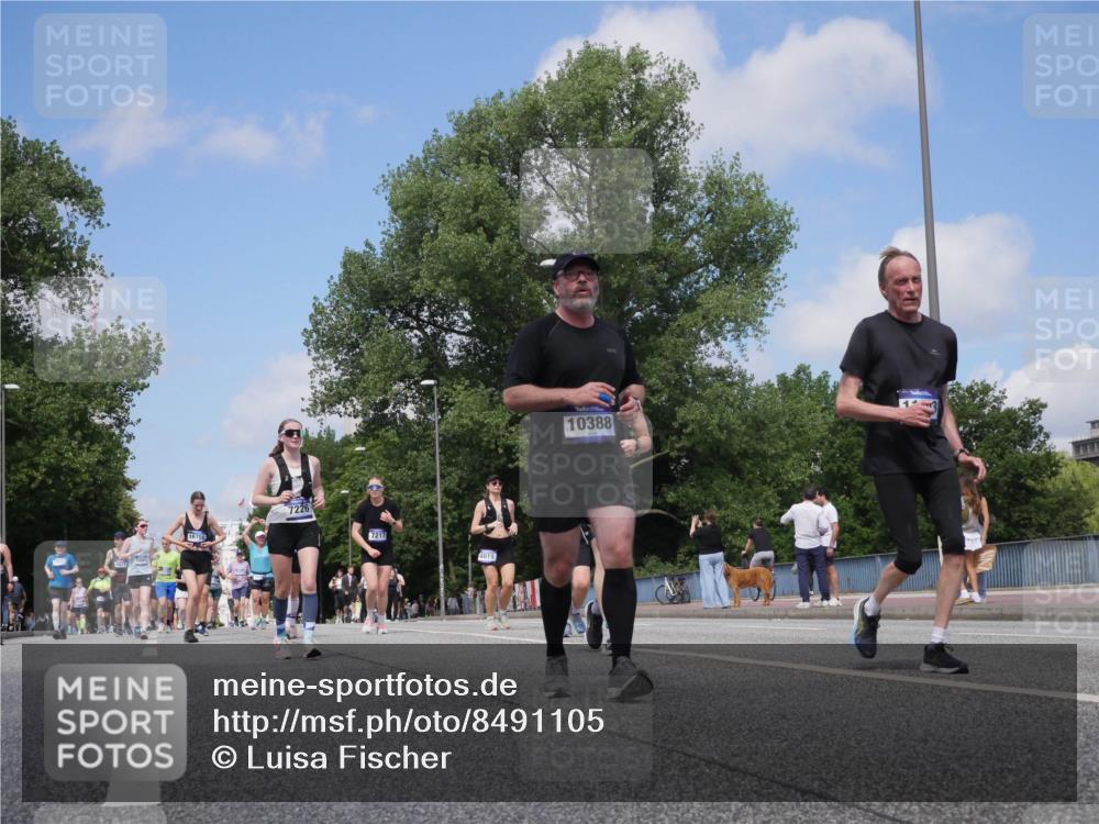 29.06.2025 - hella hamburg halbmarathon Luisa Fischer http://msf.ph/oto/8491105 29.06.2025 11:28:39 Kennedybrücke 16758, 7226, 7217, 4019, 1, 10388, 3942, 4019, 5221, 5226, 5346, 5606, 7200, 7217, 7226, 7313, 7627, 9052, 10388 meine-sportfotos.de