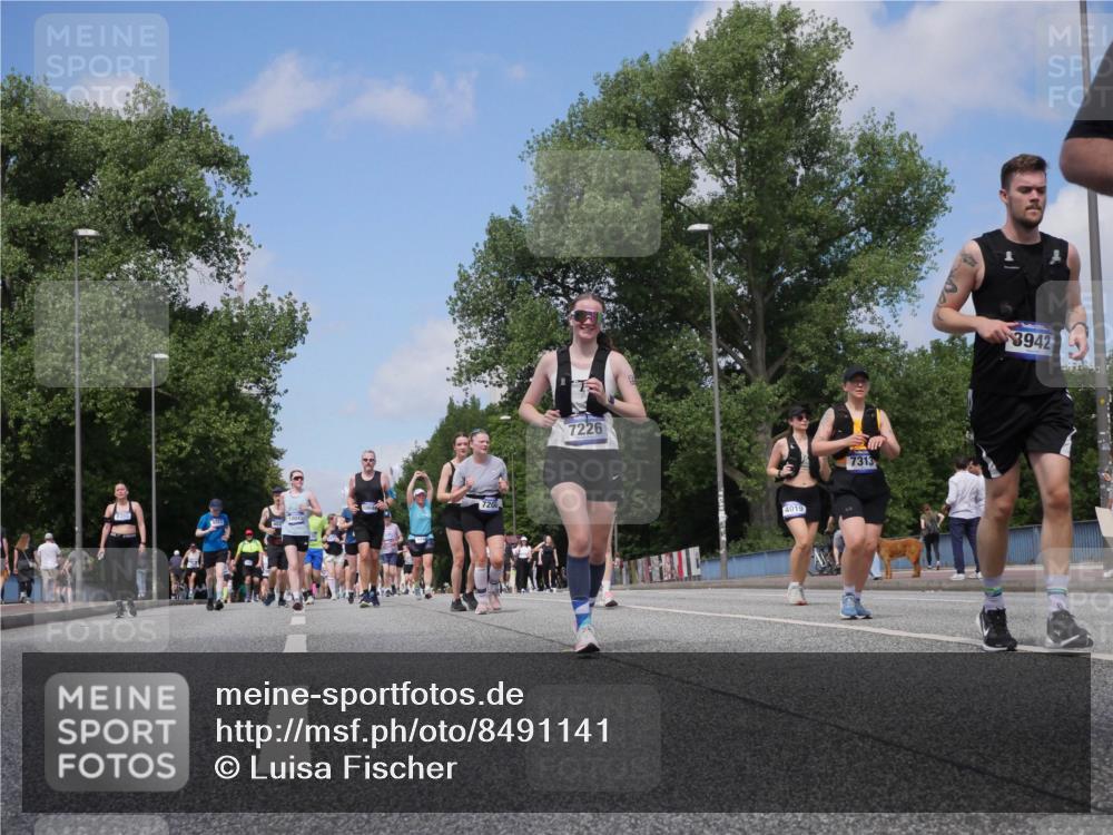 29.06.2025 - hella hamburg halbmarathon Luisa Fischer http://msf.ph/oto/8491141 29.06.2025 11:28:41 Kennedybrücke 7200, 7226, 4019, 14, 7313, 3942, 3942, 4019, 4335, 5221, 5226, 5346, 5606, 7200, 7217, 7226, 7313, 7627, 10045, 10049, 10388 meine-sportfotos.de