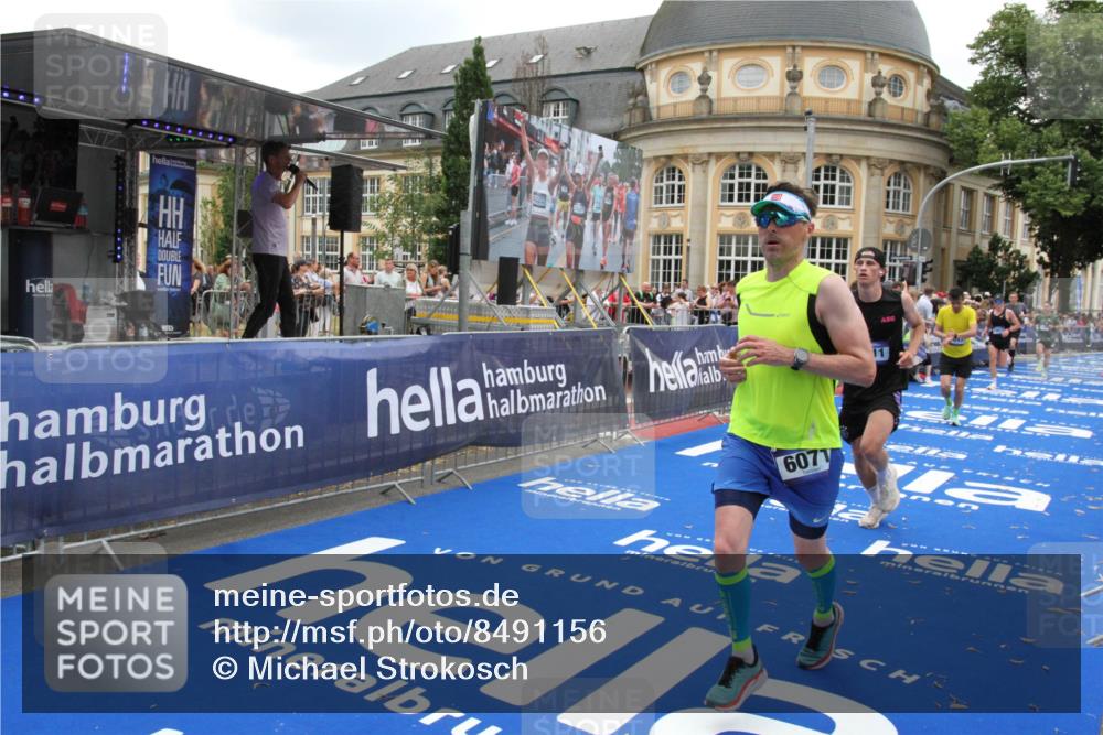 29.06.2025 - hella hamburg halbmarathon Michael Strokosch http://msf.ph/oto/8491156 29.06.2025 10:45:46 Ziel 4854, 5047, 6071, 6711, 13975, 14374, 14764, 16617, 17332, 17674, 17835, 18862 meine-sportfotos.de