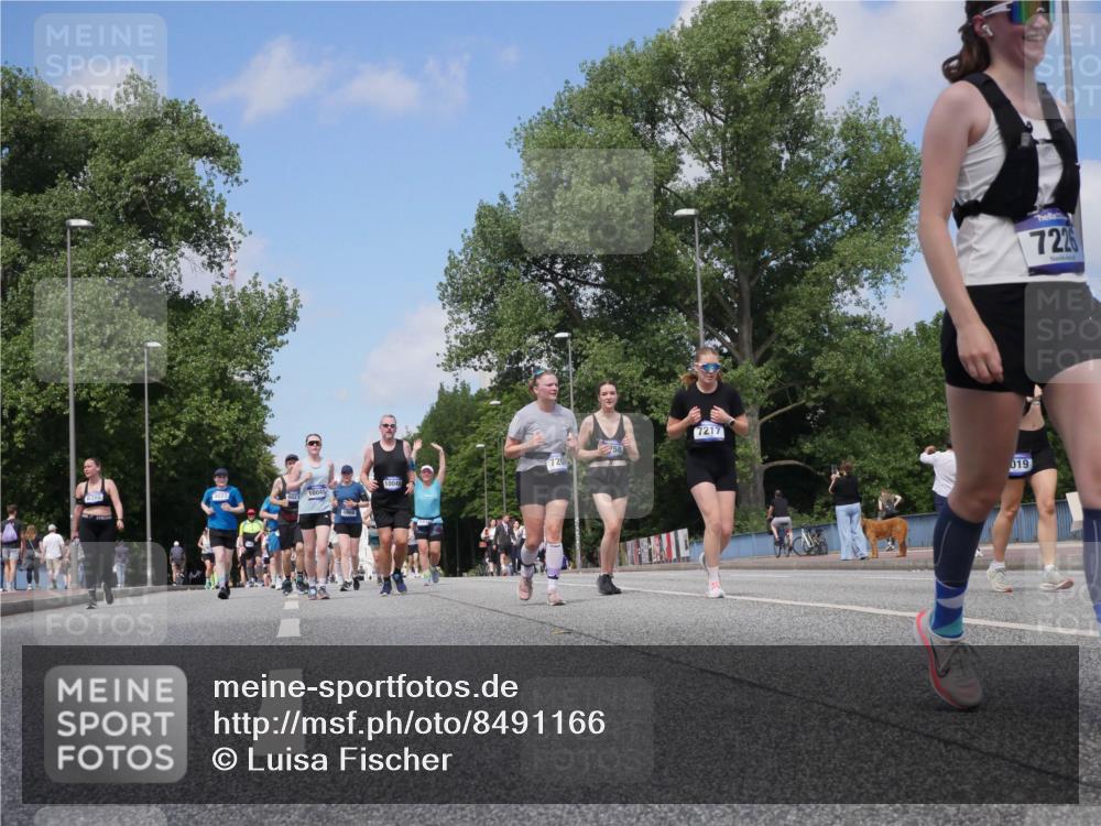 29.06.2025 - hella hamburg halbmarathon Luisa Fischer http://msf.ph/oto/8491166 29.06.2025 11:28:43 Kennedybrücke 10045, 5966, 10049, 720, 58, 7217, 019, 7226, 3942, 4019, 4021, 4022, 4335, 5221, 5226, 5346, 7200, 7217, 7226, 7313, 7627, 8365, 10045, 10049, 10388 meine-sportfotos.de