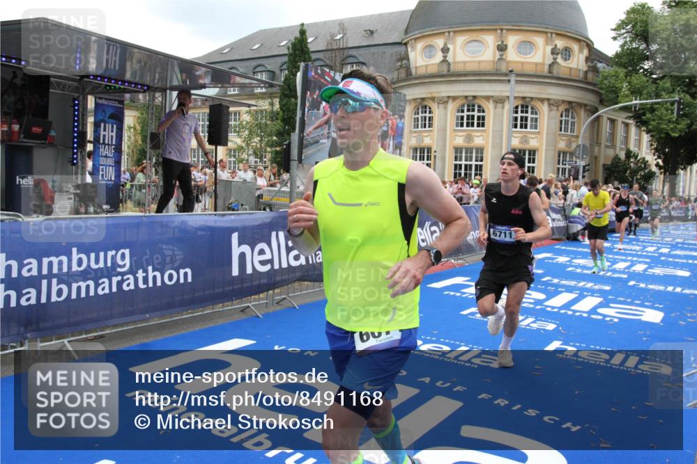29.06.2025 - hella hamburg halbmarathon Michael Strokosch http://msf.ph/oto/8491168 29.06.2025 10:45:46 Ziel 4854, 5047, 6071, 6711, 13975, 14374, 14764, 16617, 17332, 17674, 17835, 18862 meine-sportfotos.de