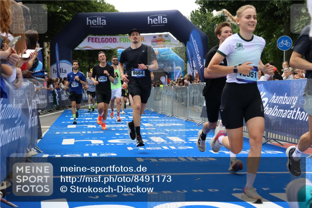 29.06.2025 - hella hamburg halbmarathon Strokosch-Dieckow http://msf.ph/oto/8491173 29.06.2025 10:43:25 Ziel 2653, 3109, 3124, 3146, 3928, 4080, 5124, 5436, 5506, 7635, 8664, 9931, 10237, 10246, 11648, 12623, 13348, 14484, 15921, 16338, 16720, 17391, 18274, 18513, 18775, 18810, 18942, 18987, 19009, 19051, 19229 meine-sportfotos.de