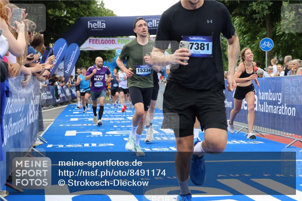 29.06.2025 - hella hamburg halbmarathon Strokosch-Dieckow http://msf.ph/oto/8491174 29.06.2025 10:45:02 Ziel 1171, 1424, 1520, 2270, 2890, 3917, 4997, 6266, 6575, 6819, 7709, 7843, 9030, 9302, 9710, 10313, 10741, 11688, 13919, 15334, 15365, 16058, 16685, 16689, 17381, 17382, 17544, 17960, 18055 meine-sportfotos.de