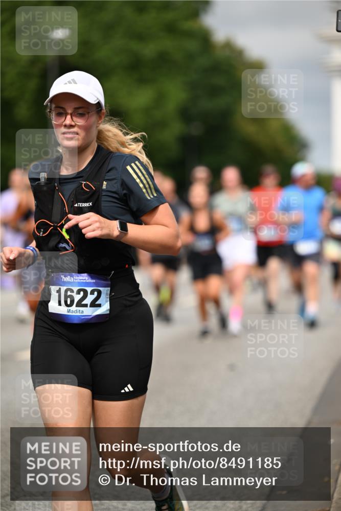 29.06.2025 - hella hamburg halbmarathon Dr. Thomas Lammeyer http://msf.ph/oto/8491185 29.06.2025 10:21:59 Kennedybrücke 1015, 1067, 1204, 1274, 1298, 1458, 1554, 1622, 1641, 1749, 1982, 2094, 2147, 2548, 2931, 3138, 3292, 3977, 4218, 4804, 5002, 5004, 5023, 5294, 7094, 7258, 7641, 8144, 8248, 8351, 8607, 9539, 9734, 9798, 10332, 10509, 10677, 10831, 11275, 11372 meine-sportfotos.de