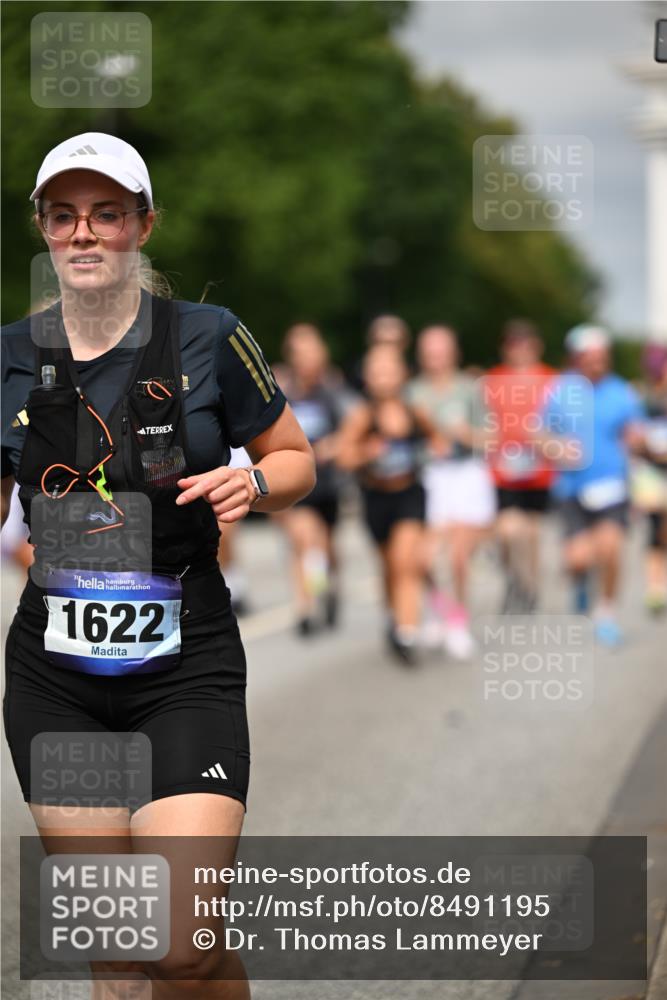 29.06.2025 - hella hamburg halbmarathon Dr. Thomas Lammeyer http://msf.ph/oto/8491195 29.06.2025 10:21:59 Kennedybrücke 1015, 1067, 1204, 1274, 1298, 1458, 1554, 1622, 1641, 1749, 1982, 2094, 2147, 2548, 2931, 3138, 3292, 3977, 4218, 4804, 5002, 5004, 5023, 5294, 7094, 7258, 7641, 8144, 8248, 8351, 8607, 9539, 9734, 9798, 10332, 10509, 10677, 10831, 11275, 11372 meine-sportfotos.de