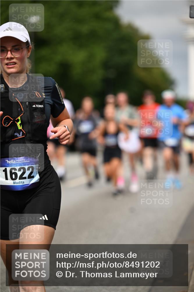 29.06.2025 - hella hamburg halbmarathon Dr. Thomas Lammeyer http://msf.ph/oto/8491202 29.06.2025 10:21:59 Kennedybrücke 1015, 1067, 1204, 1274, 1298, 1458, 1554, 1622, 1641, 1749, 1982, 2094, 2147, 2548, 2931, 3138, 3292, 3977, 4218, 4804, 5002, 5004, 5023, 5294, 7094, 7258, 7641, 8144, 8248, 8351, 8607, 9539, 9734, 9798, 10332, 10509, 10677, 10831, 11275, 11372 meine-sportfotos.de