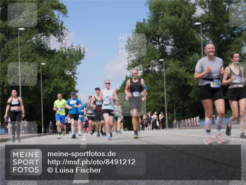 29.06.2025 - hella hamburg halbmarathon Luisa Fischer http://msf.ph/oto/8491212 29.06.2025 11:28:45 Kennedybrücke 720, 3942, 4019, 4021, 4022, 4335, 5346, 7200, 7217, 7226, 7313, 8365, 10045, 10049, 10388 meine-sportfotos.de