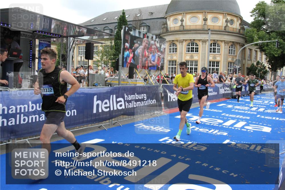 29.06.2025 - hella hamburg halbmarathon Michael Strokosch http://msf.ph/oto/8491218 29.06.2025 10:45:49 Ziel 4345, 4854, 5047, 6290, 6711, 7385, 13975, 14374, 16617, 17332, 17835 meine-sportfotos.de