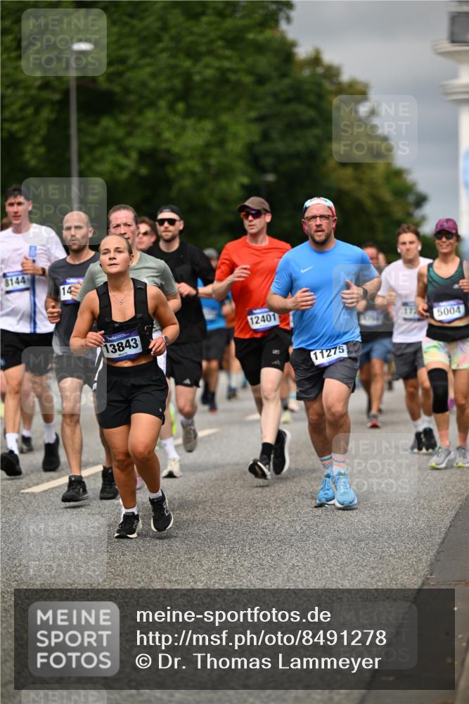 29.06.2025 - hella hamburg halbmarathon Dr. Thomas Lammeyer http://msf.ph/oto/8491278 29.06.2025 10:22:01 Kennedybrücke 1015, 1067, 1274, 1298, 1458, 1554, 1622, 1641, 1749, 1982, 2094, 2147, 2305, 2548, 2931, 3138, 3292, 3977, 4194, 4218, 4804, 5002, 5004, 5023, 5294, 7094, 7258, 7641, 8144, 8248, 8607, 9539, 9586, 9734, 9798, 10332, 10509, 10677, 10831, 11275, 11372 meine-sportfotos.de
