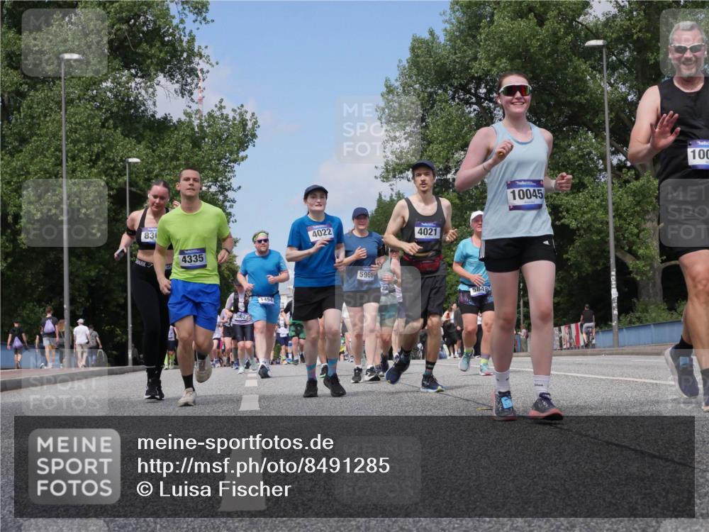 29.06.2025 - hella hamburg halbmarathon Luisa Fischer http://msf.ph/oto/8491285 29.06.2025 11:28:48 Kennedybrücke 83, 4335, 3082, 1494, 4022, 5968, 4021, 5849, 10045, 100, 1494, 4019, 4021, 4022, 4335, 5121, 5848, 5966, 7200, 7217, 7313, 8365, 10045, 10049 meine-sportfotos.de