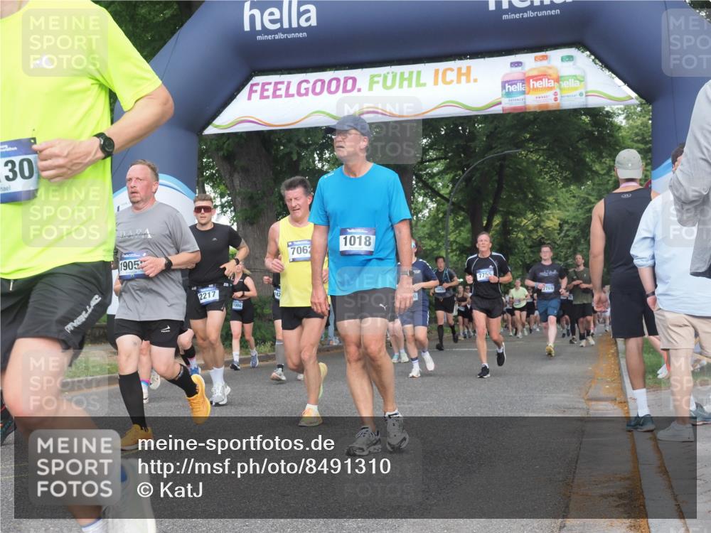 29.06.2025 - hella hamburg halbmarathon KatJ http://msf.ph/oto/8491310 29.06.2025 11:38:01 Zwischen KM18-KM19 1018, 1095, 2216, 2217, 3518, 7062, 7755, 8105, 8272, 8367 meine-sportfotos.de