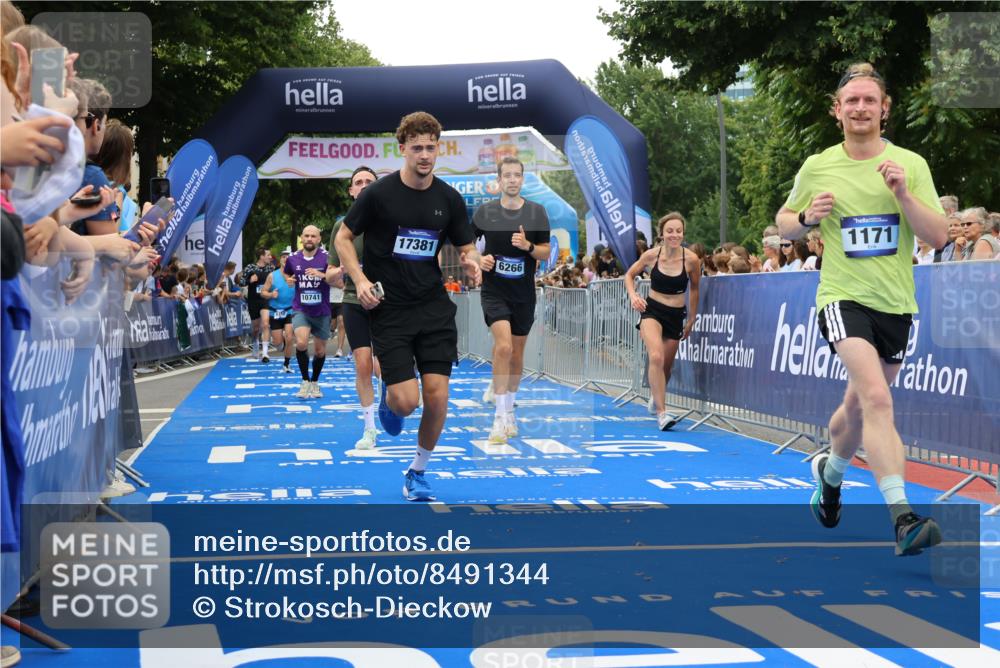 29.06.2025 - hella hamburg halbmarathon Strokosch-Dieckow http://msf.ph/oto/8491344 29.06.2025 10:45:01 Ziel 1171, 1424, 1520, 2270, 2890, 3917, 4997, 6266, 7709, 7843, 9030, 9302, 9710, 10313, 10741, 11688, 13919, 15334, 15365, 16058, 16685, 16689, 17381, 17382, 17544, 18055 meine-sportfotos.de