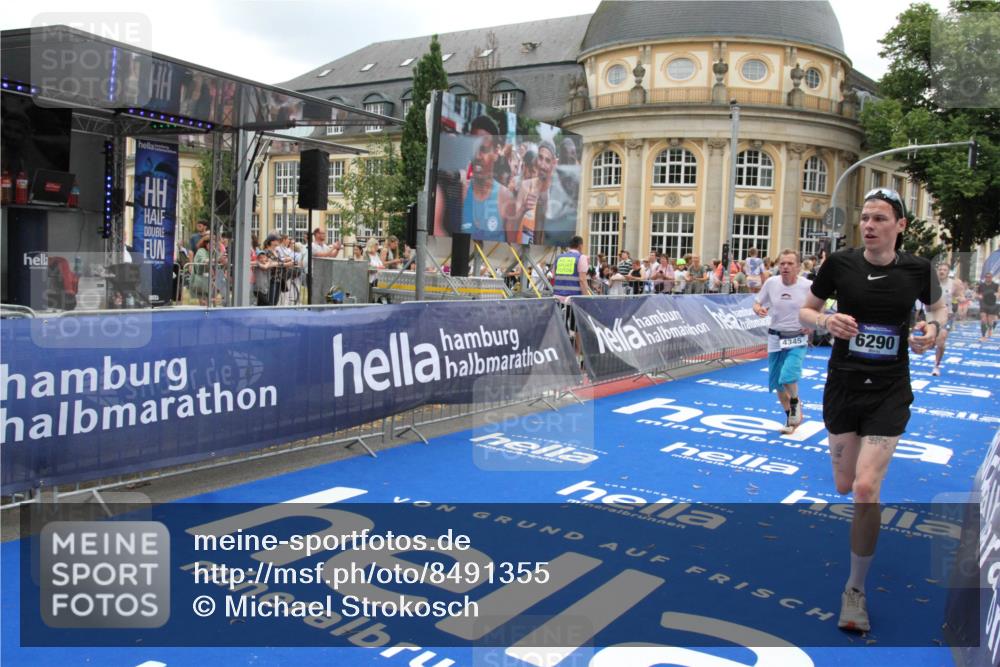 29.06.2025 - hella hamburg halbmarathon Michael Strokosch http://msf.ph/oto/8491355 29.06.2025 10:45:54 Ziel 3477, 4345, 4854, 6290, 6532, 7385, 10792, 11821, 13975, 14374, 14911, 15149, 16624, 17835, 18185 meine-sportfotos.de