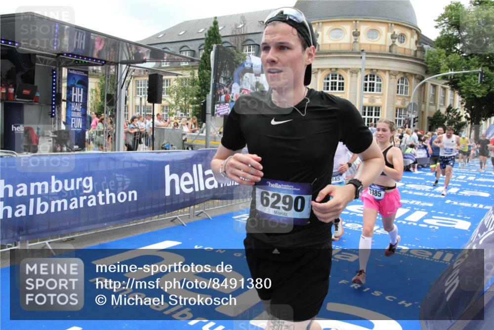 29.06.2025 - hella hamburg halbmarathon Michael Strokosch http://msf.ph/oto/8491380 29.06.2025 10:45:55 Ziel 3477, 4277, 4345, 6290, 6532, 7385, 10792, 11821, 14911, 15149, 16624, 18185, 19116 meine-sportfotos.de