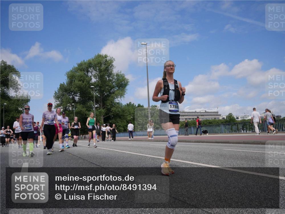 29.06.2025 - hella hamburg halbmarathon Luisa Fischer http://msf.ph/oto/8491394 29.06.2025 11:29:09 Kennedybrücke 2241, 2245, 17800, 2241, 2245, 3220, 3551, 4283, 4644, 4723, 4724, 5081, 5852, 7496, 8753 meine-sportfotos.de
