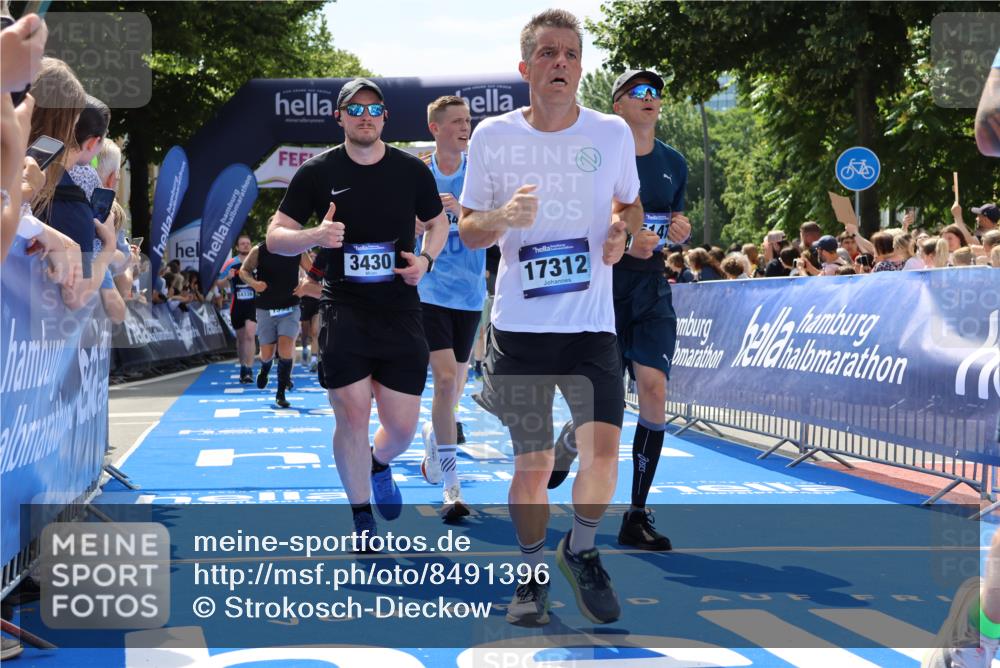 29.06.2025 - hella hamburg halbmarathon Strokosch-Dieckow http://msf.ph/oto/8491396 29.06.2025 11:30:38 Ziel 1235, 1395, 2838, 3323, 3358, 3430, 4289, 5147, 5406, 6195, 6243, 6478, 6999, 7644, 8717, 9694, 9701, 9927, 10924, 11672, 12073, 14338, 14610, 14611, 16558, 16659, 17312, 17344, 18158, 18390, 18766, 18860 meine-sportfotos.de