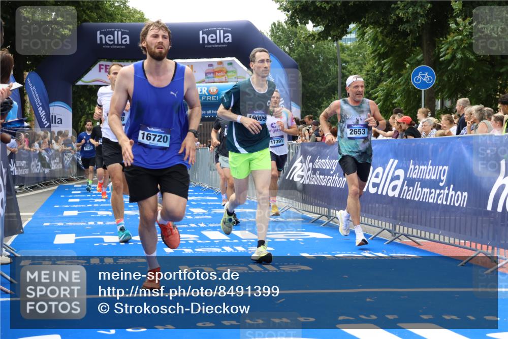 29.06.2025 - hella hamburg halbmarathon Strokosch-Dieckow http://msf.ph/oto/8491399 29.06.2025 10:43:23 Ziel 2653, 3109, 3124, 3146, 3928, 5124, 5436, 5506, 7635, 8664, 9931, 10099, 10237, 10246, 11648, 13348, 15921, 16338, 16720, 16997, 17391, 18274, 18513, 18810, 18942, 18987, 19009, 19051 meine-sportfotos.de