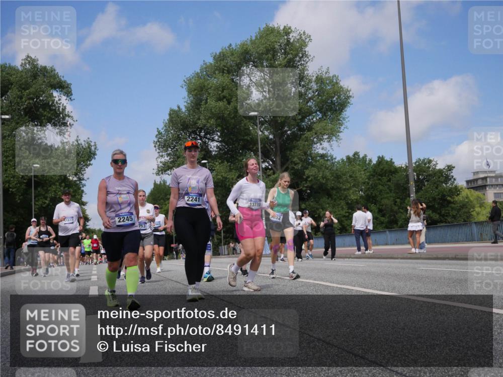 29.06.2025 - hella hamburg halbmarathon Luisa Fischer http://msf.ph/oto/8491411 29.06.2025 11:29:10 Kennedybrücke 11837, 2245, 753, 2241, 13770, 5552, 2241, 2245, 3220, 3551, 4283, 4644, 4723, 4724, 5081, 5852, 6187, 7496, 8753 meine-sportfotos.de