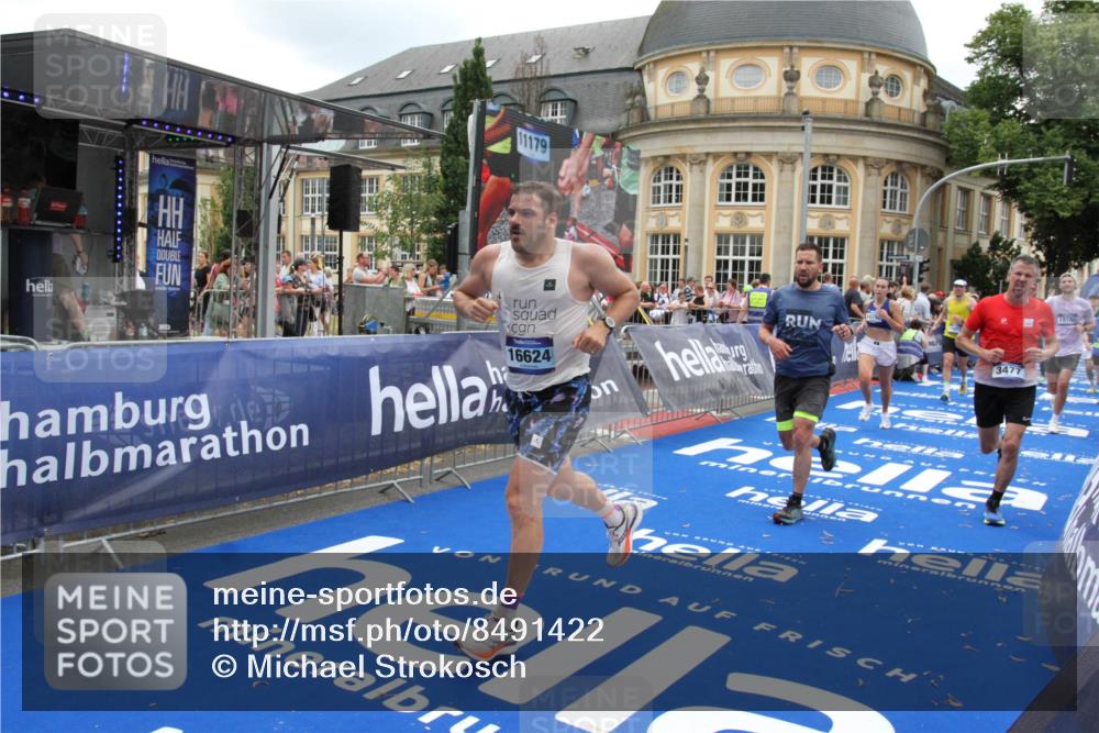 29.06.2025 - hella hamburg halbmarathon Michael Strokosch http://msf.ph/oto/8491422 29.06.2025 10:45:57 Ziel 3477, 4277, 4345, 6532, 7385, 8577, 8871, 10792, 11821, 12084, 14911, 15149, 16624, 17008, 18185, 19116 meine-sportfotos.de