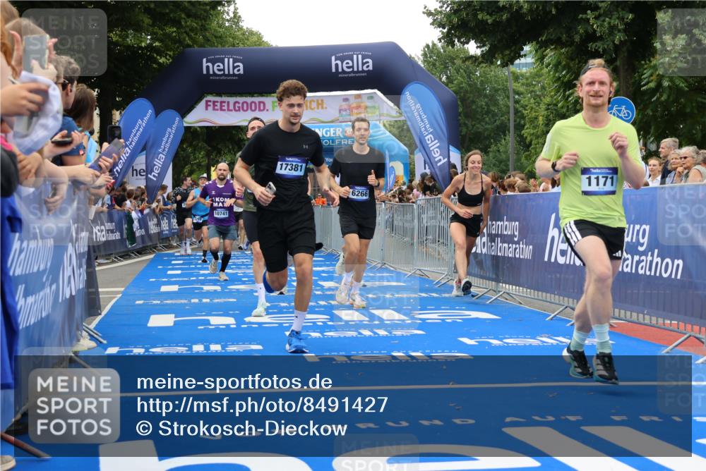 29.06.2025 - hella hamburg halbmarathon Strokosch-Dieckow http://msf.ph/oto/8491427 29.06.2025 10:45:01 Ziel 1171, 1424, 1520, 2270, 2890, 3917, 4997, 6266, 7709, 7843, 9030, 9302, 9710, 10313, 10741, 11688, 13919, 15334, 15365, 16058, 16685, 16689, 17381, 17382, 17544, 18055 meine-sportfotos.de