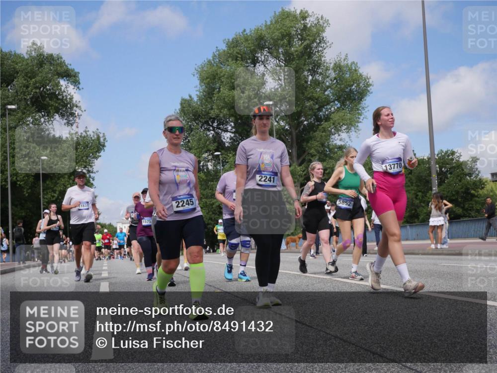 29.06.2025 - hella hamburg halbmarathon Luisa Fischer http://msf.ph/oto/8491432 29.06.2025 11:29:11 Kennedybrücke 4220, 1837, 1575, 2245, 2241, 58521, 13770, 2241, 2245, 3220, 3551, 4724, 5852, 6187, 7496, 8753 meine-sportfotos.de